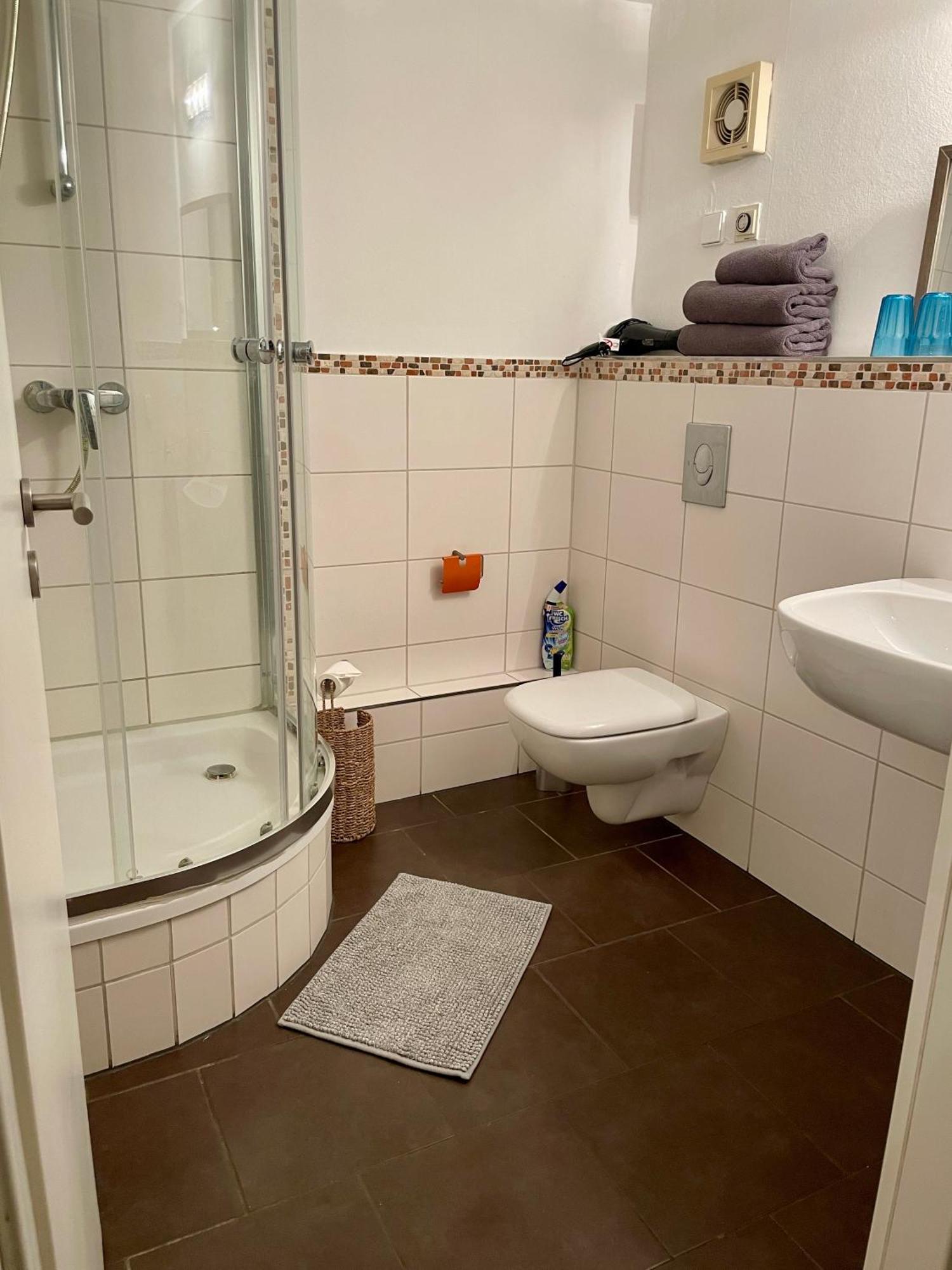 Gaestehaus Vigliarolo Gewerblich Jedes Zimmer Eigenes Bad Gemeinschaftskueche Elmshorn Kültér fotó
